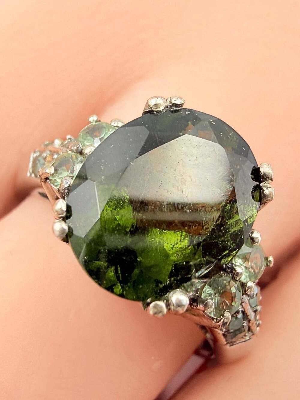 Contemporary Marked Sterling Silver Green Oval Faceted Glass Cocktail Ring Sz 8